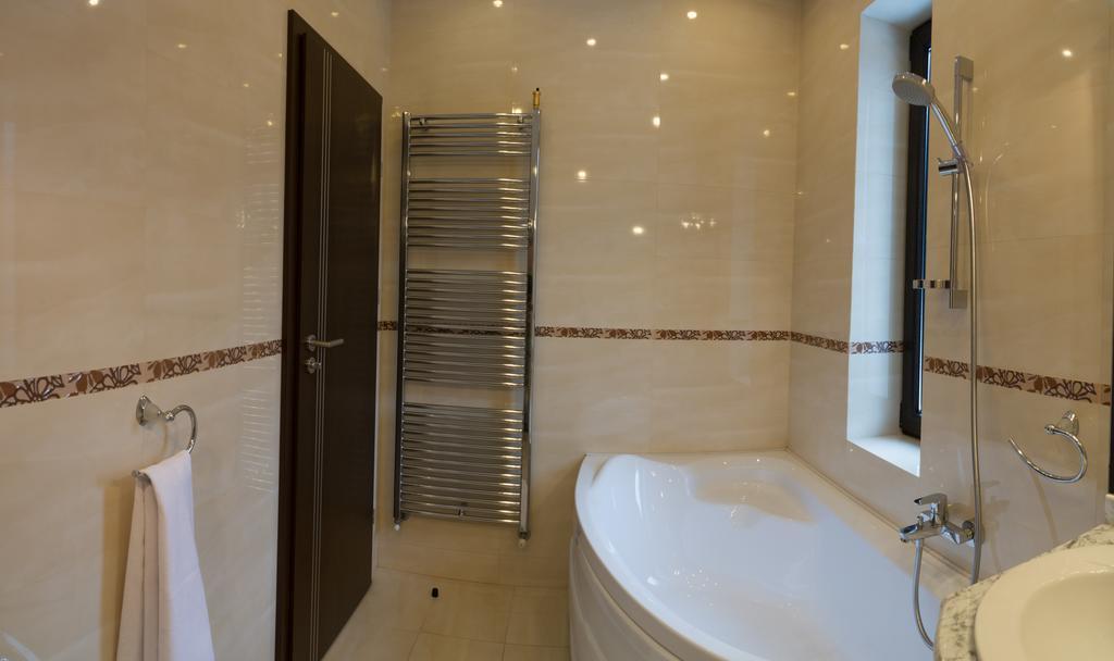 Thuild - Your World Of Leisure Targu-Mures Bagian luar foto